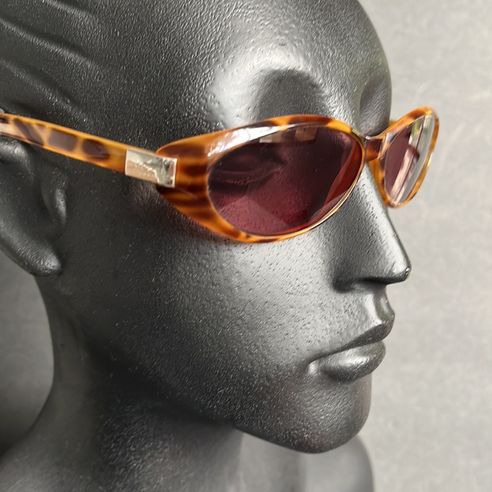 Gucci Tortoiseshell Sunglasses - Picture 7 of 16